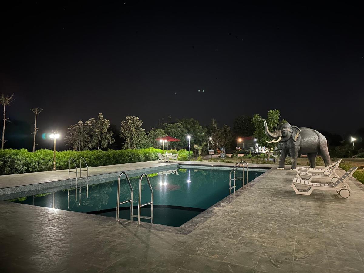 Modhera Sunrise Resort - Tents Bhungas Jungle Restaurants & Candlelight Dining Kalri Exterior foto